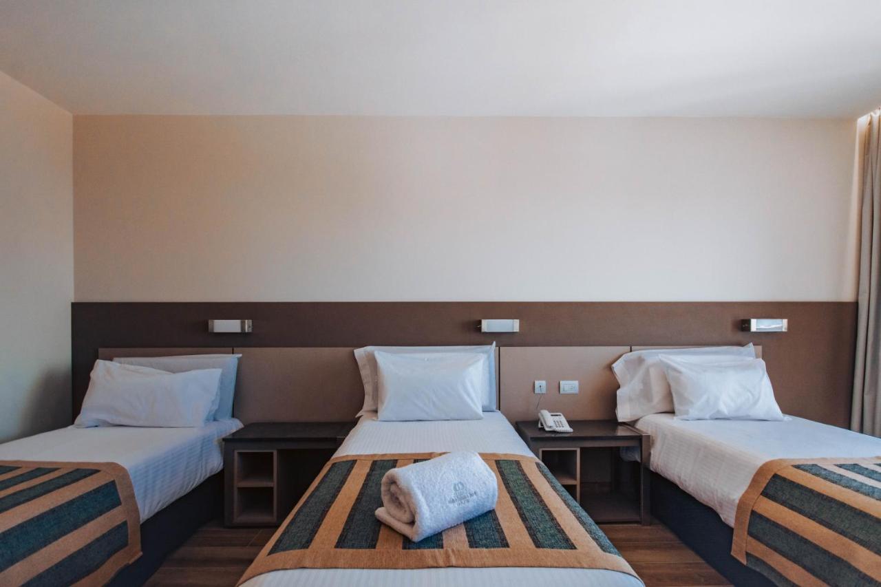 Hotel Sec 3*