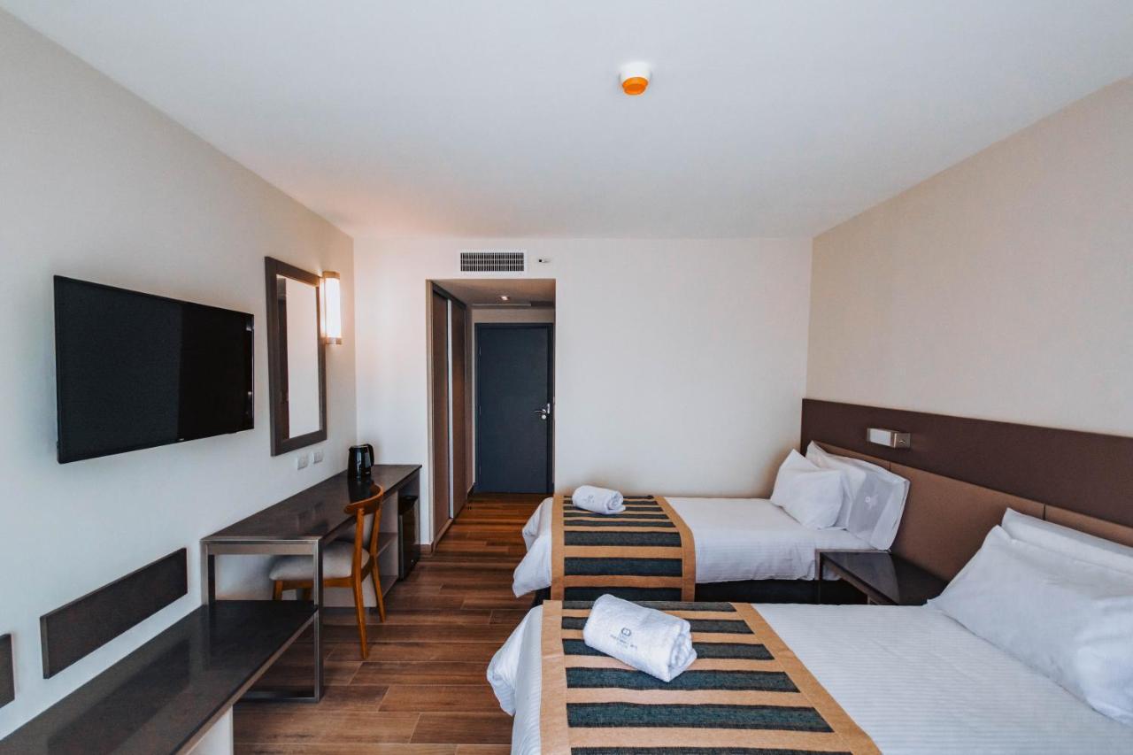 Hotel Sec 3*